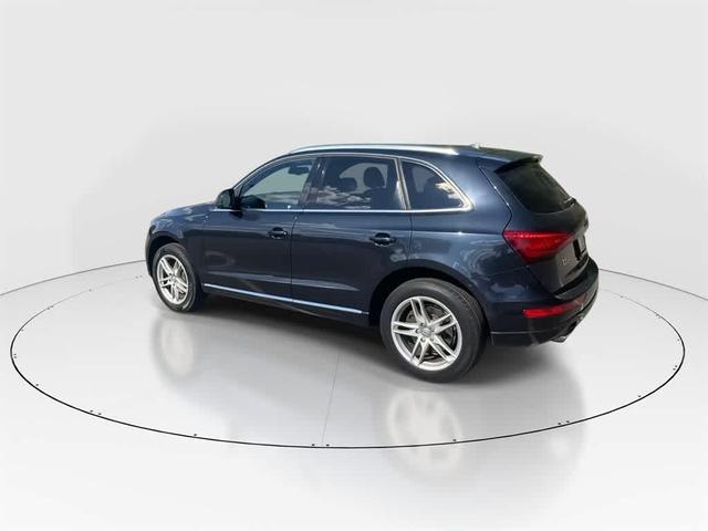 Photo of 2014 Moonlight Blue Metallic Audi Q5