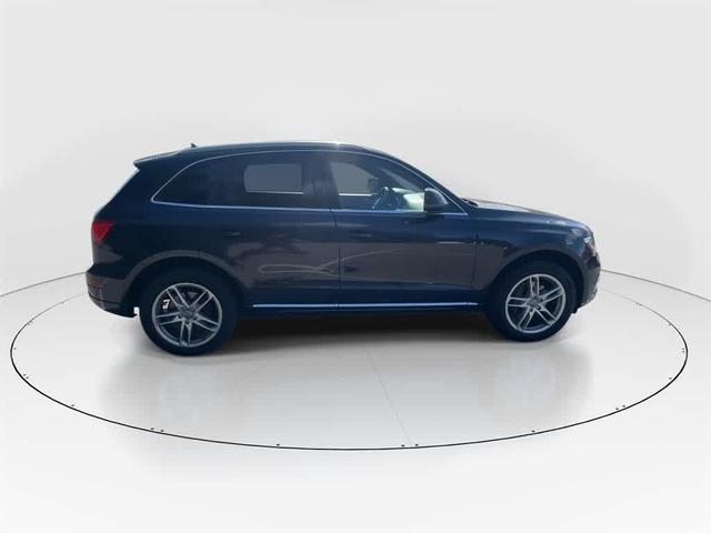 Photo of 2014 Moonlight Blue Metallic Audi Q5