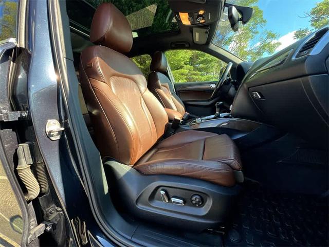 Photo of 2014 Moonlight Blue Metallic Audi Q5