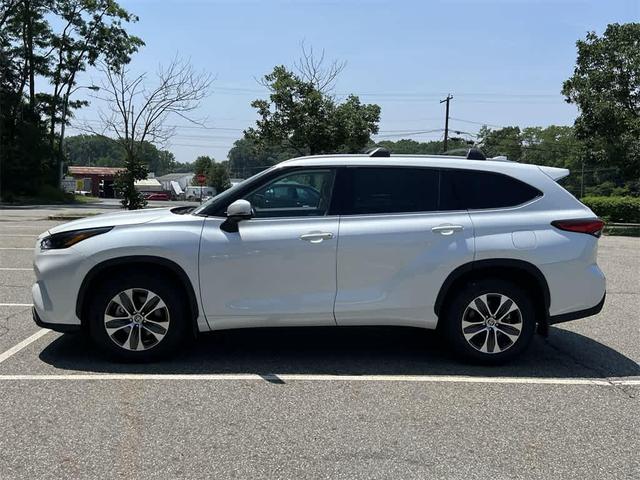 Photo of 2022 Wind Chill Pearl Toyota Highlander