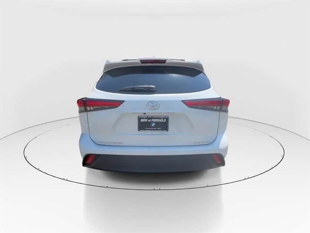 Photo of 2022 Wind Chill Pearl Toyota Highlander