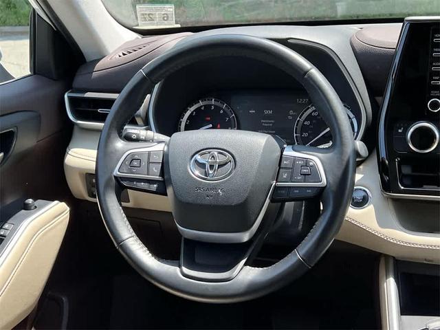 Photo of 2022 Wind Chill Pearl Toyota Highlander