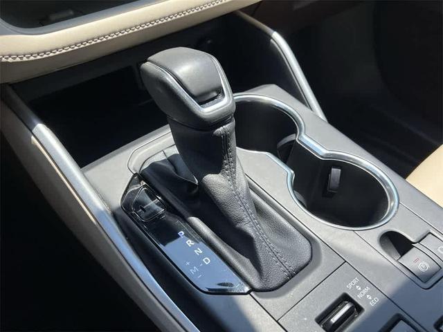 Photo of 2022 Wind Chill Pearl Toyota Highlander