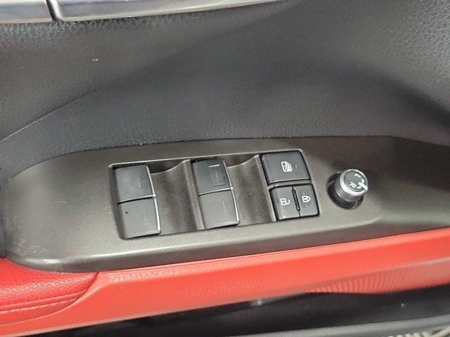 Photo of 2021 Gray Toyota Camry