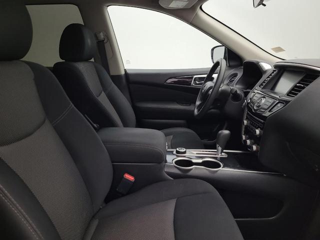 Photo of 2017 Magnetic Black Metallic Nissan Pathfinder