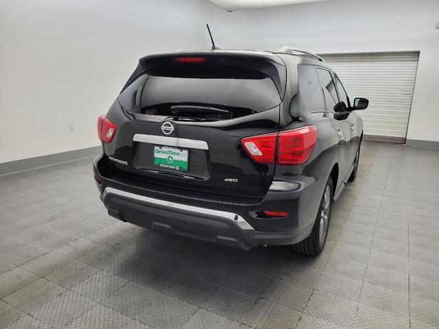 Photo of 2017 Magnetic Black Metallic Nissan Pathfinder