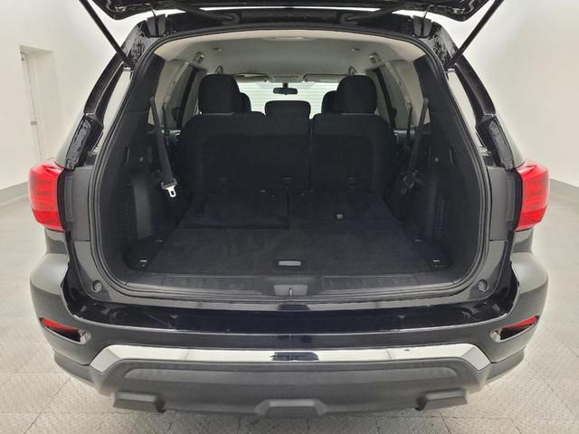 Photo of 2017 Magnetic Black Metallic Nissan Pathfinder