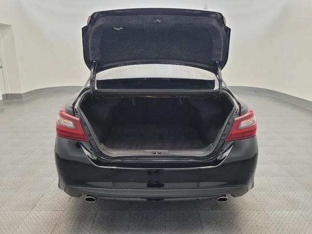 Photo of 2017 Super Black Nissan Altima