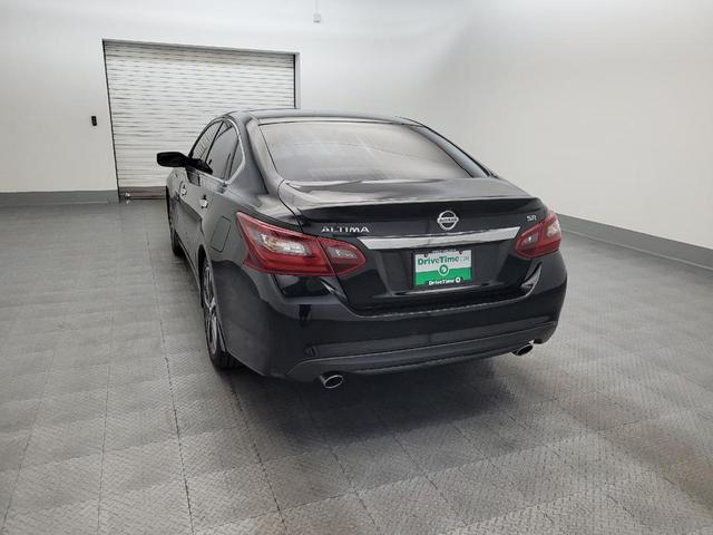 Photo of 2017 Super Black Nissan Altima
