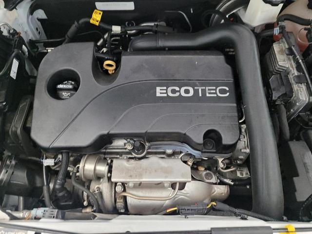 Photo of 2019 White Chevrolet Equinox