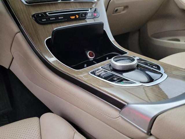 Photo of 2018 Black Mercedes-Benz GLC 300