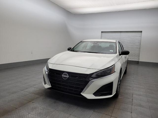 Photo of 2024 Pearl White Tricoat Nissan Altima