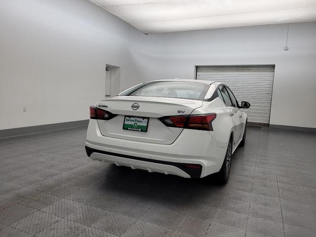 Photo of 2024 Pearl White Tricoat Nissan Altima