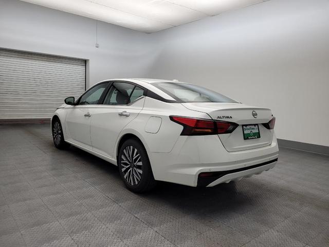 Photo of 2024 Pearl White Tricoat Nissan Altima