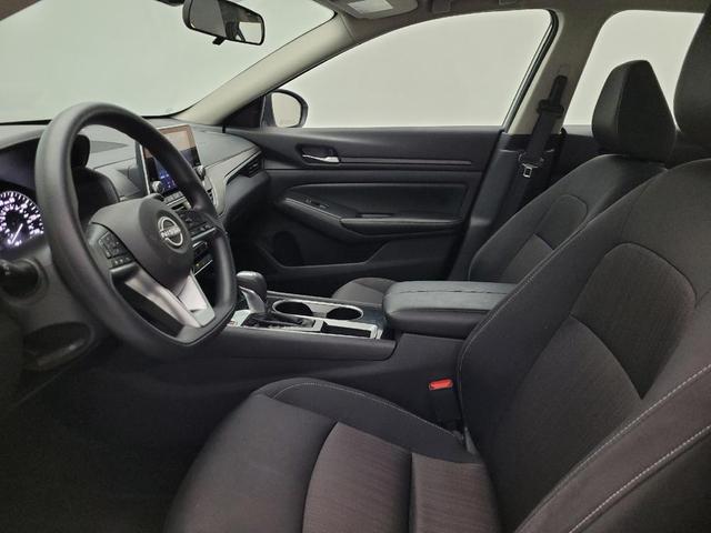 Photo of 2024 Pearl White Tricoat Nissan Altima