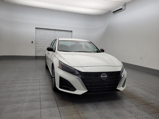 Photo of 2024 Pearl White Tricoat Nissan Altima
