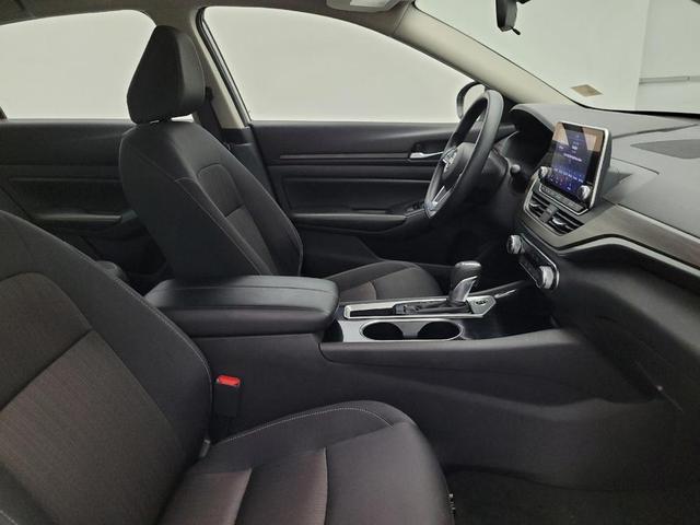 Photo of 2024 Pearl White Tricoat Nissan Altima