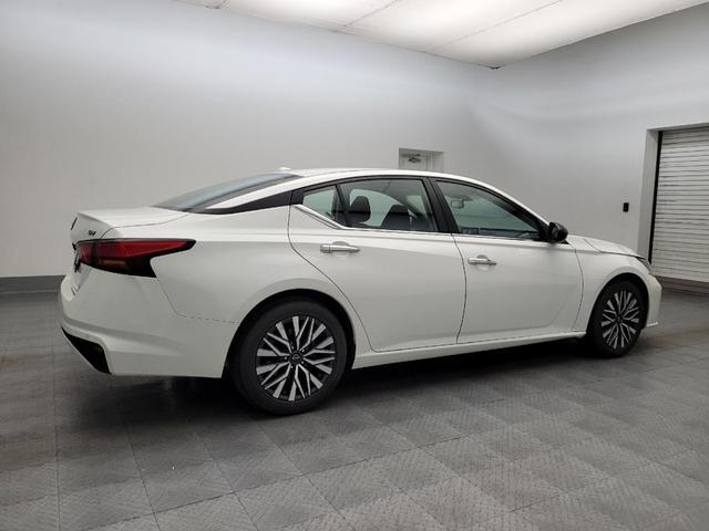 Photo of 2024 Pearl White Tricoat Nissan Altima