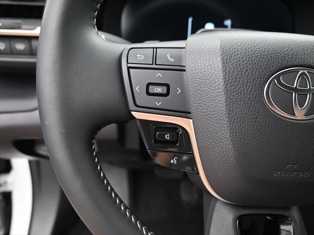 Photo of 2025 Oxygen White Toyota Crown Signia