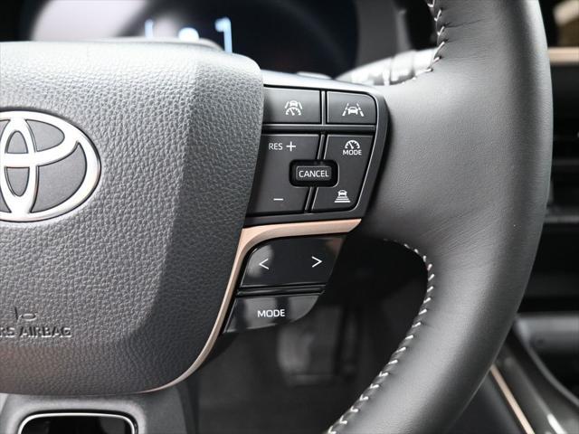 Photo of 2025 Oxygen White Toyota Crown Signia