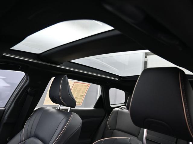 Photo of 2025 Oxygen White Toyota Crown Signia