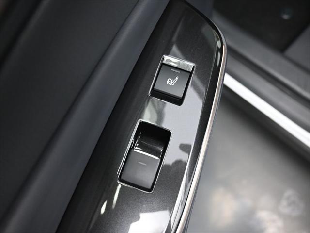 Photo of 2025 Oxygen White Toyota Crown Signia