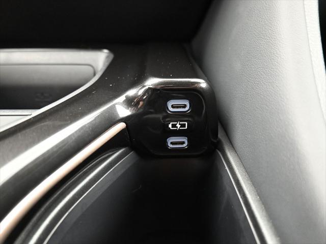 Photo of 2025 Oxygen White Toyota Crown Signia