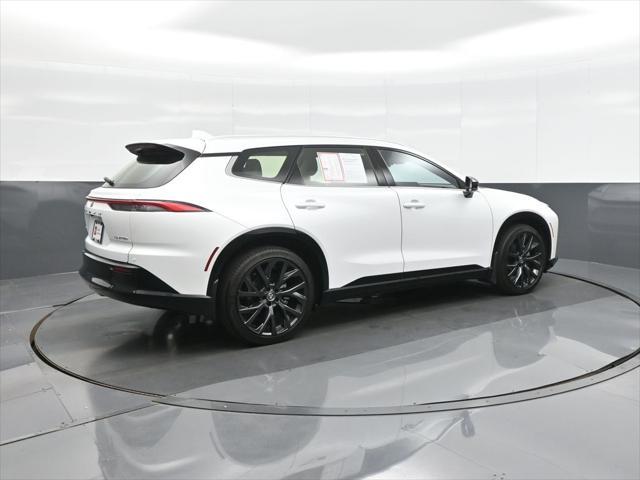 Photo of 2025 Oxygen White Toyota Crown Signia