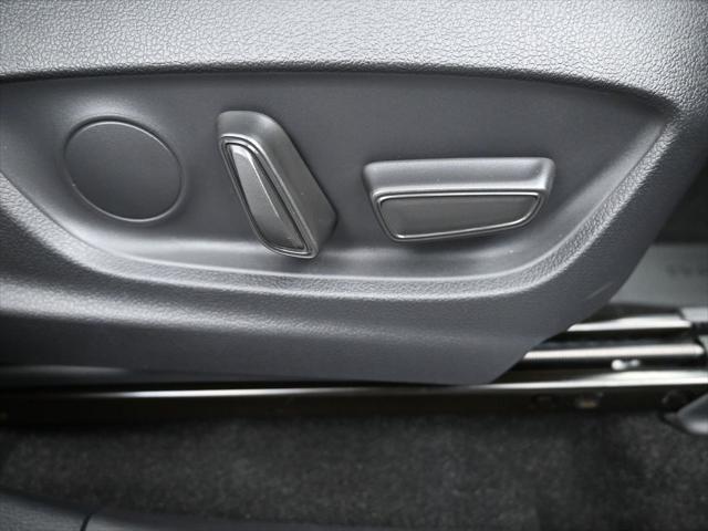 Photo of 2025 Oxygen White Toyota Crown Signia