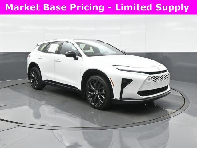 Photo of 2025 Oxygen White Toyota Crown Signia