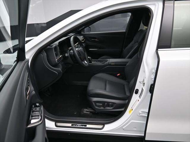 Photo of 2025 Oxygen White Toyota Crown Signia
