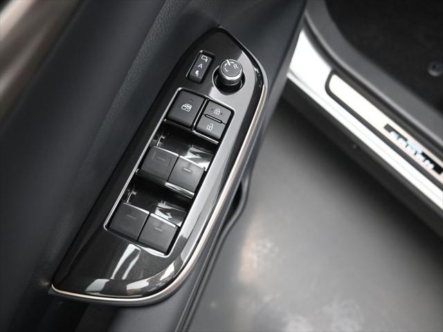 Photo of 2025 Oxygen White Toyota Crown Signia