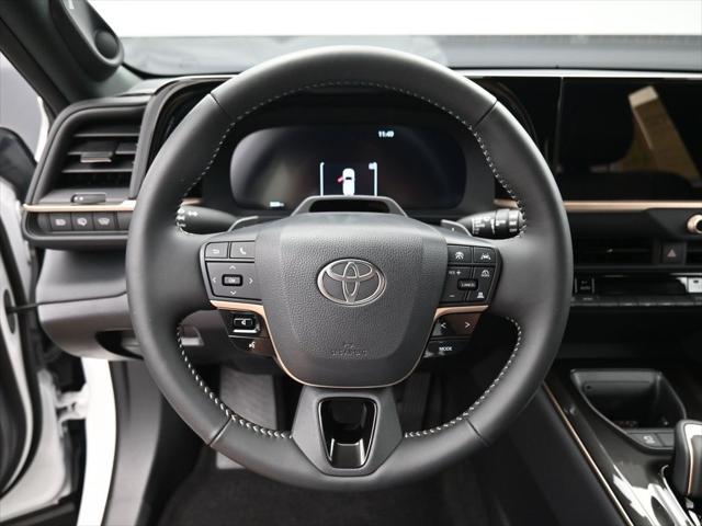 Photo of 2025 Oxygen White Toyota Crown Signia