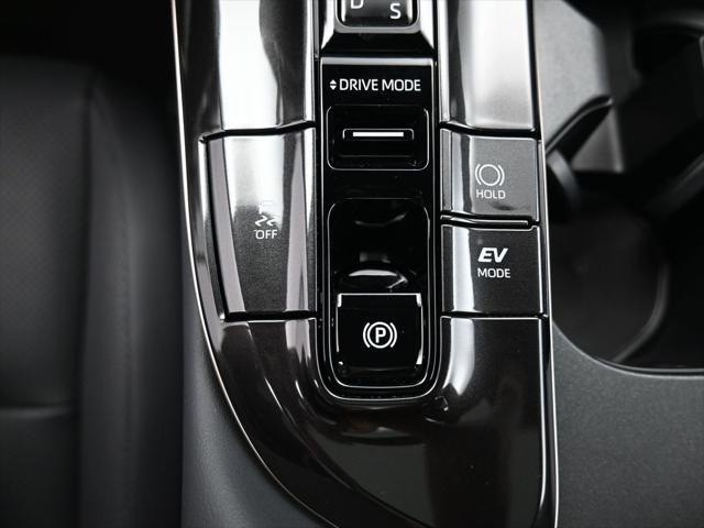 Photo of 2025 Oxygen White Toyota Crown Signia