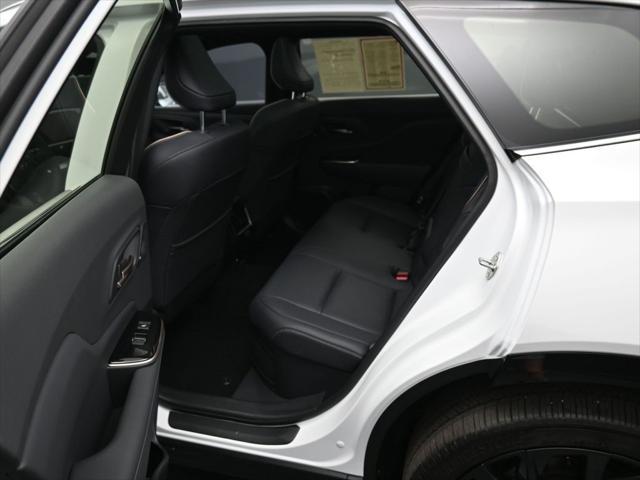 Photo of 2025 Oxygen White Toyota Crown Signia