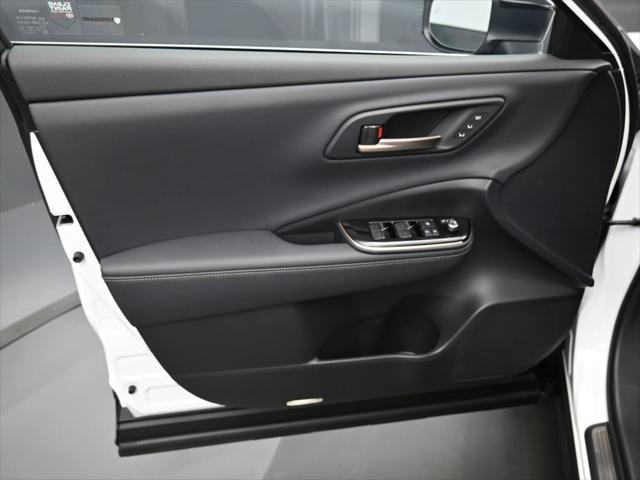 Photo of 2025 Oxygen White Toyota Crown Signia