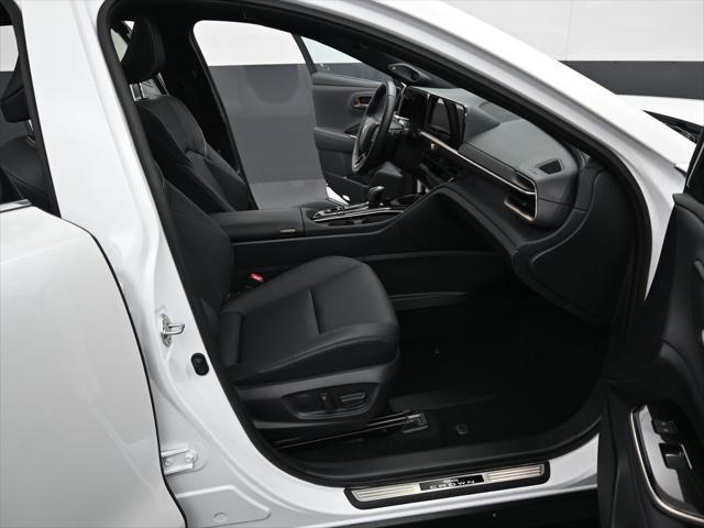 Photo of 2025 Oxygen White Toyota Crown Signia