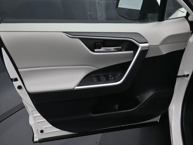 Photo of 2022 Blizzard Pearl Toyota RAV4 Hybrid