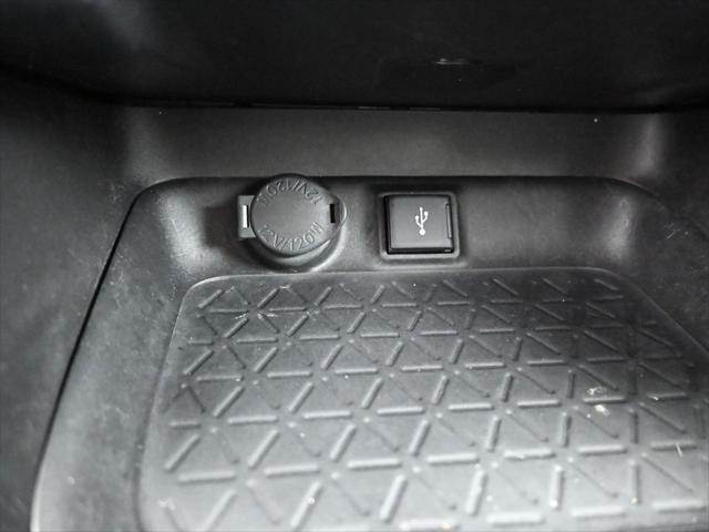 Photo of 2022 Blizzard Pearl Toyota RAV4 Hybrid