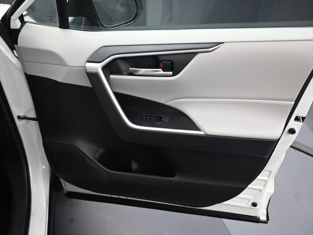 Photo of 2022 Blizzard Pearl Toyota RAV4 Hybrid