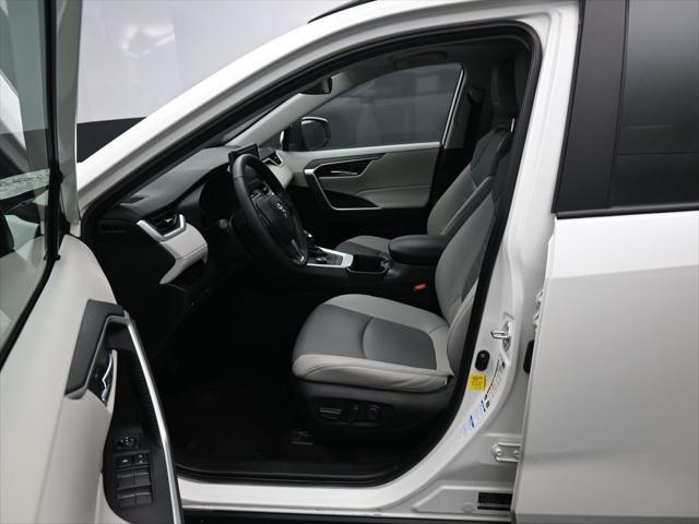 Photo of 2022 Blizzard Pearl Toyota RAV4 Hybrid