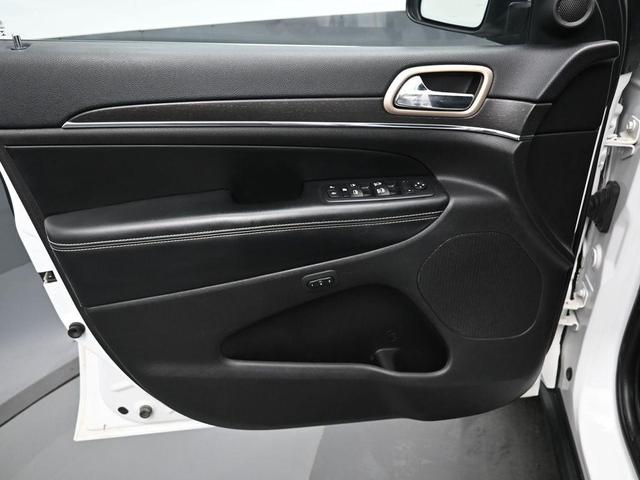 Photo of 2016 Bright White Clearcoat Jeep Grand Cherokee