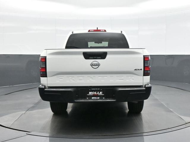 Photo of 2024 Glacier White Nissan Frontier