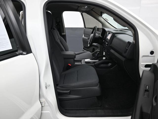 Photo of 2024 Glacier White Nissan Frontier