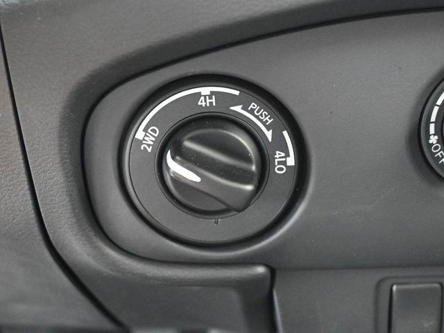 Photo of 2024 Glacier White Nissan Frontier