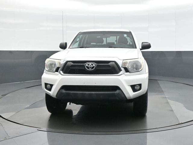 Photo of 2014 Super White Toyota Tacoma