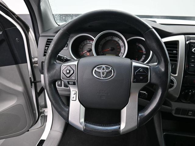 Photo of 2014 Super White Toyota Tacoma