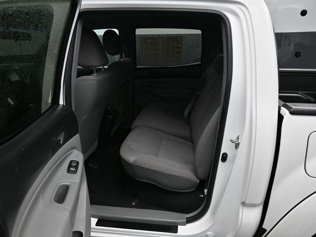 Photo of 2014 Super White Toyota Tacoma