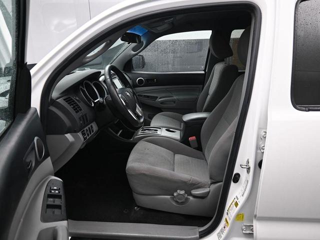 Photo of 2014 Super White Toyota Tacoma