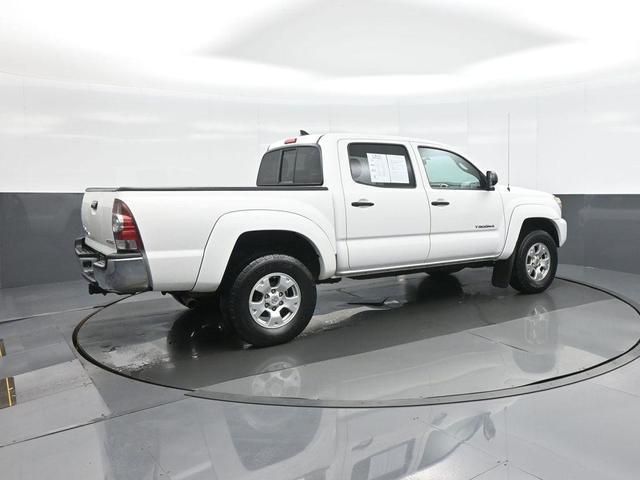 Photo of 2014 Super White Toyota Tacoma